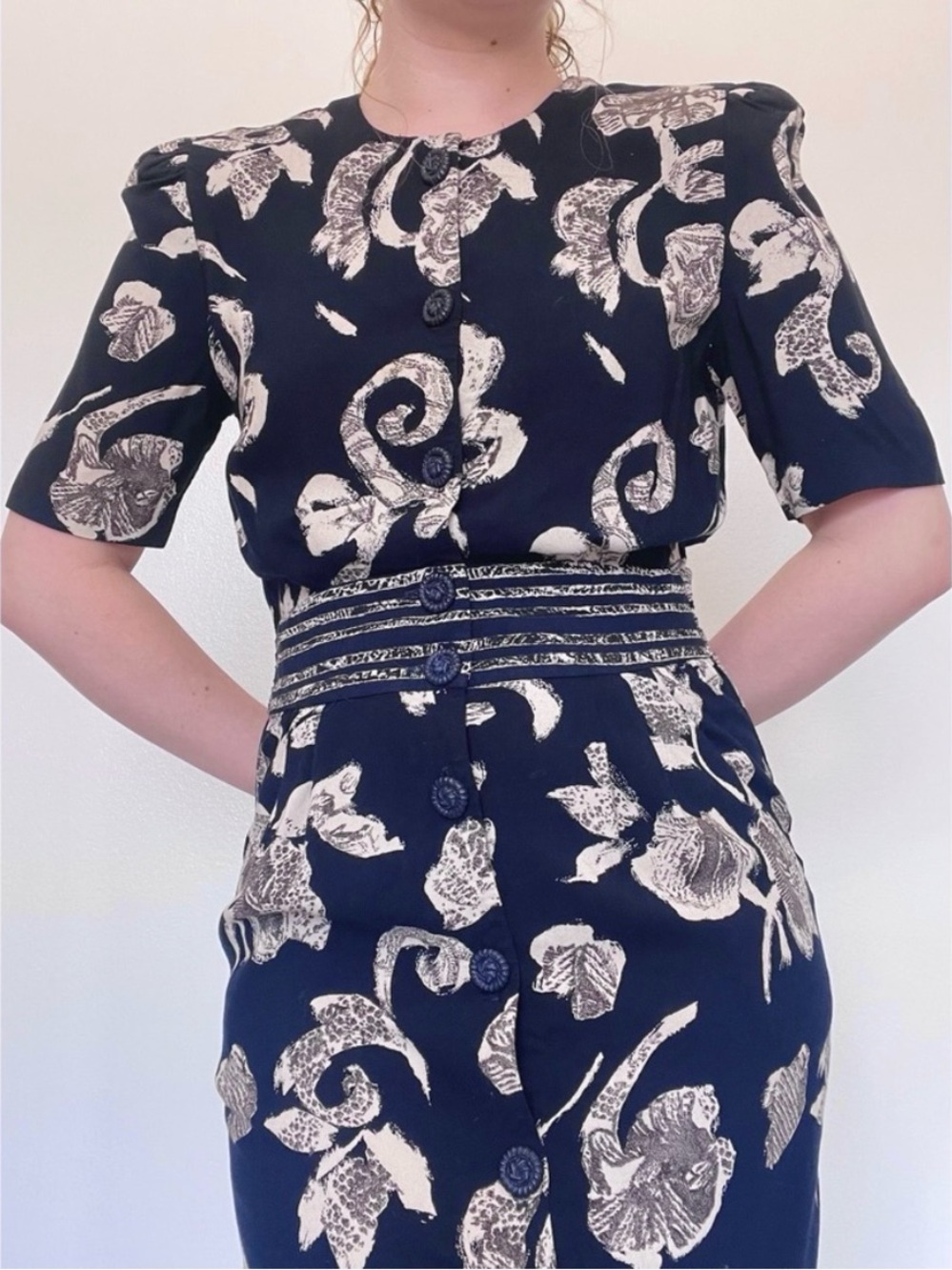 🌱5/$25🌱 Positive Attitude | 80s 90s Navy Floral Button-Down Office Pencil Dress - Picture 1 of 8